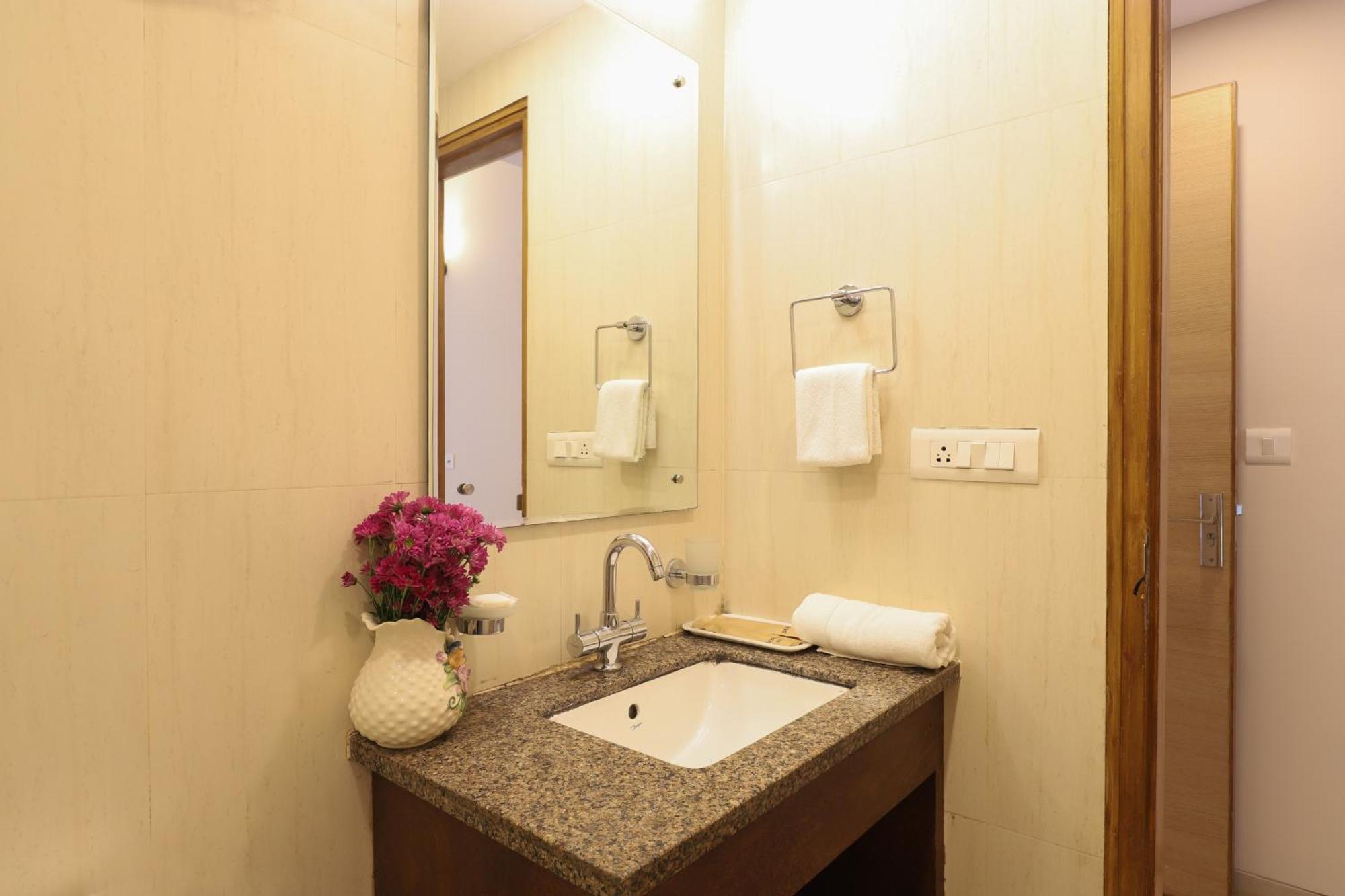 Veera Strand Park Serviced Apartments Near カラングート エクステリア 写真